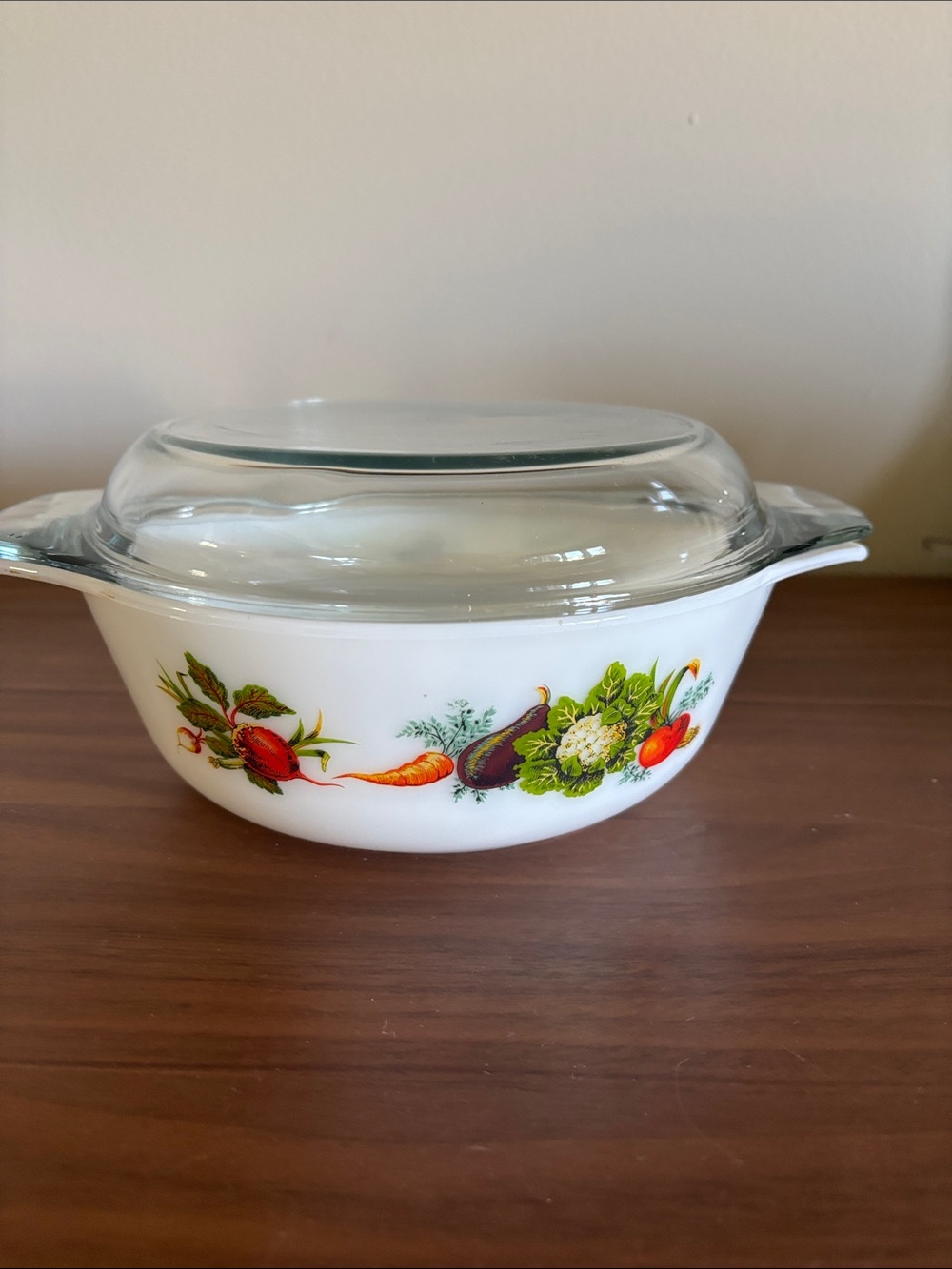 Vintage Pyrex England market garden casserole with lid. 8"